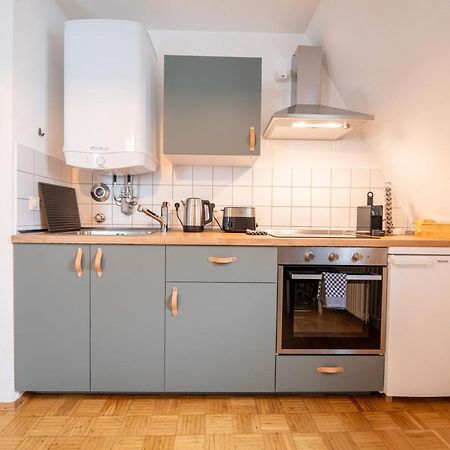 Apartment Im Historischen Altbau Am Marktplatz - Disney+, 300Mb/S Internet Кемниц Екстериор снимка